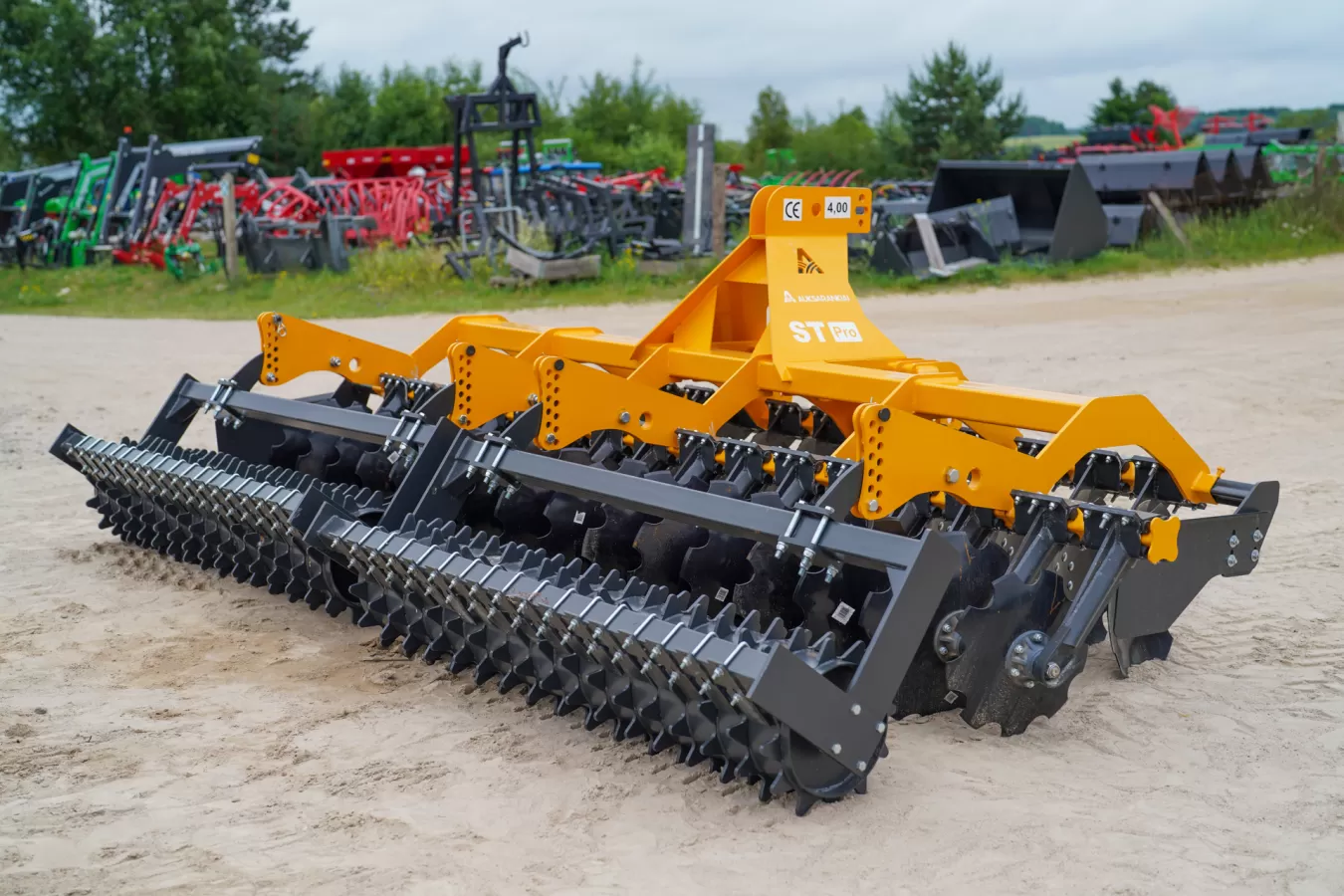 Lautasmuokkain ST PRO Packer-valssilla 2,7 m